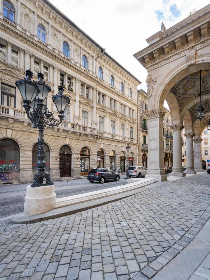 Opera Luxury Apartment With Free Parking Будапеща Екстериор снимка