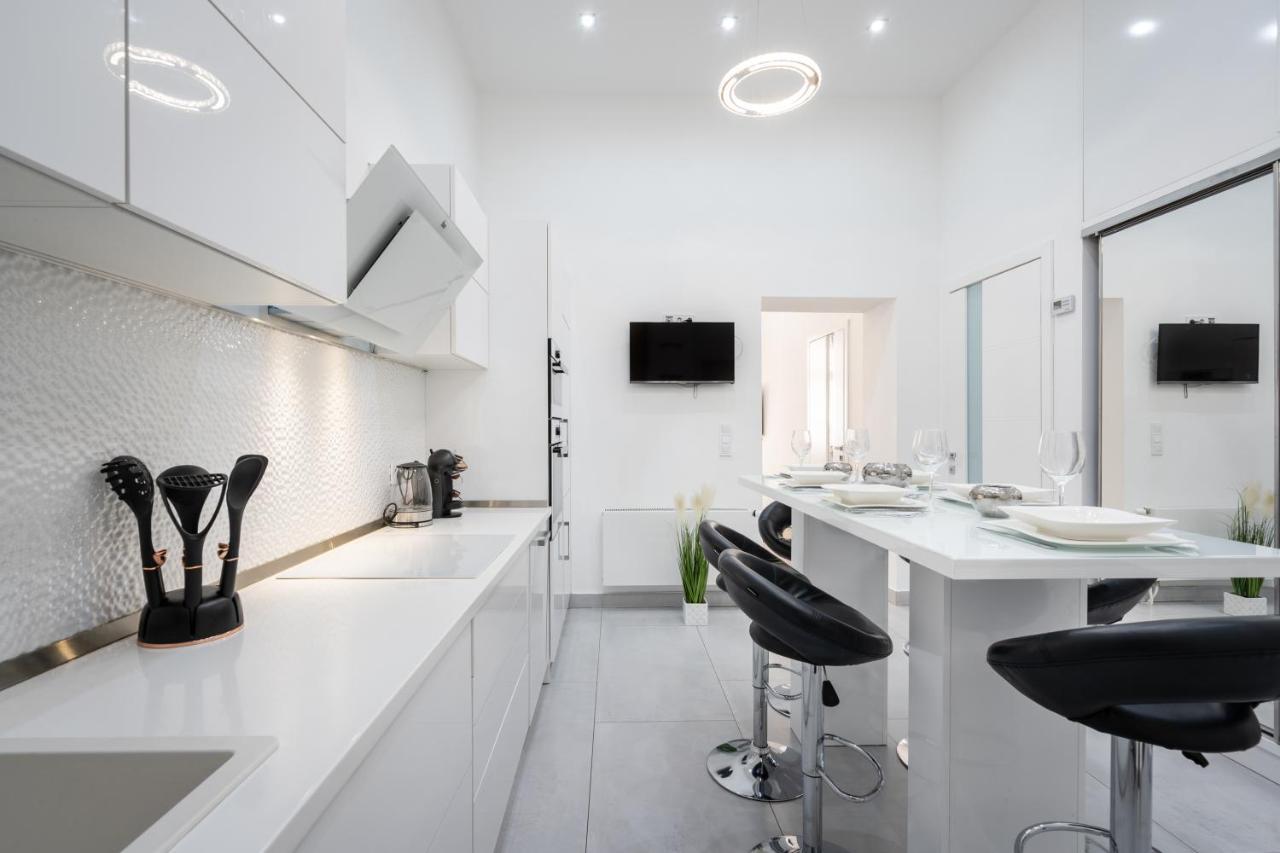 Opera Luxury Apartment With Free Parking Будапеща Екстериор снимка